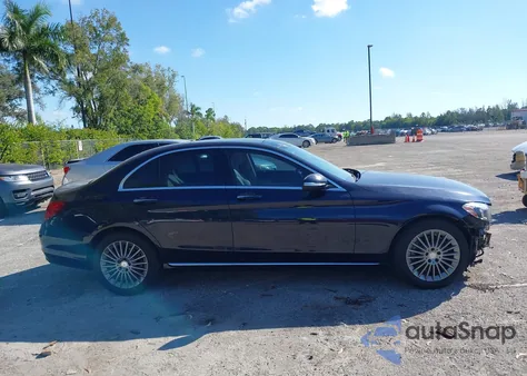 2015 Mercedes-Benz C 300 Luxury из США, поврежденный, VIN 55SWF4JB8FU044367